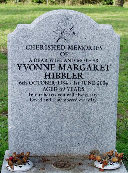 005 HIBBLER Yvonne Margaret 1934-2004.jpg